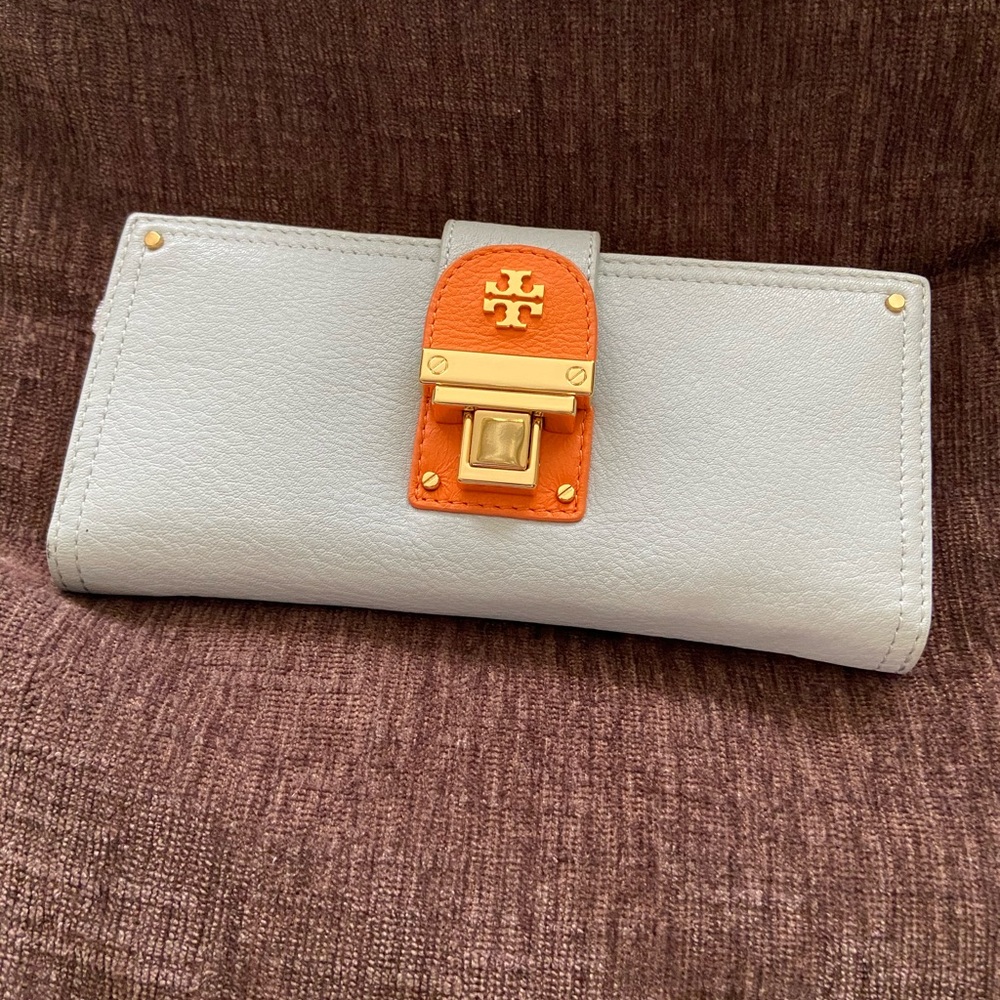 ❌❌SOLD❌❌ Tory bifold wallet